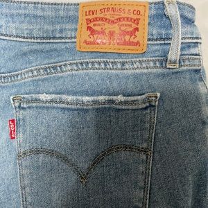 Women’s Levi’s skinny jeans